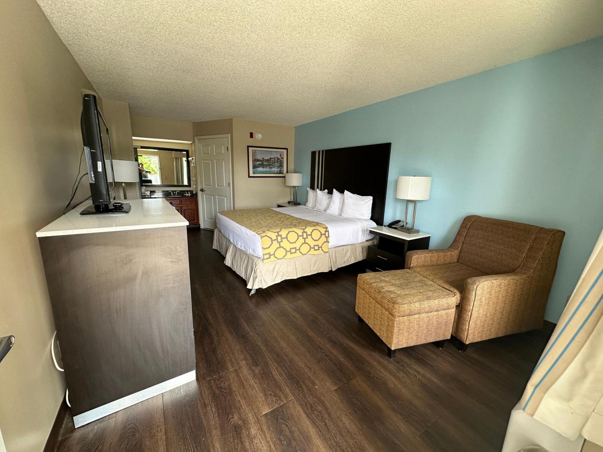 Baymont By Wyndham Thomasville Exterior photo